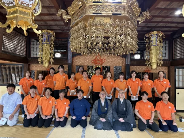 横須賀市の鍼灸整骨院ひまわりの教育制度 座禅会の集合研修の様子