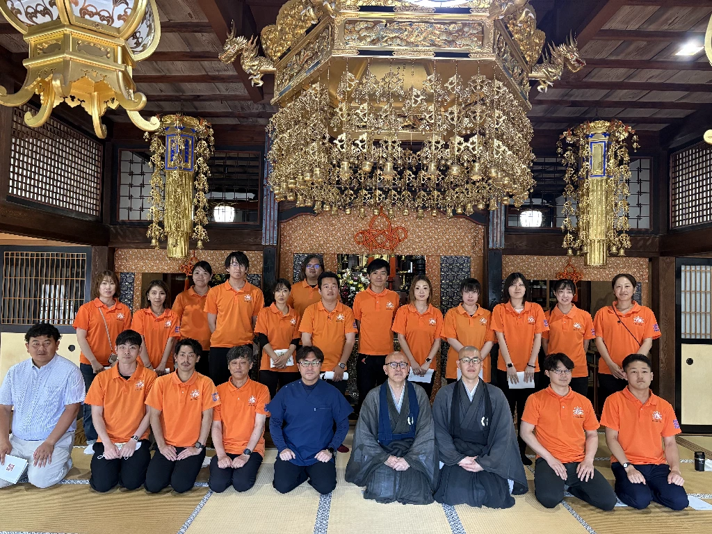 横須賀市の鍼灸整骨院ひまわりの教育制度 座禅会の集合研修の様子